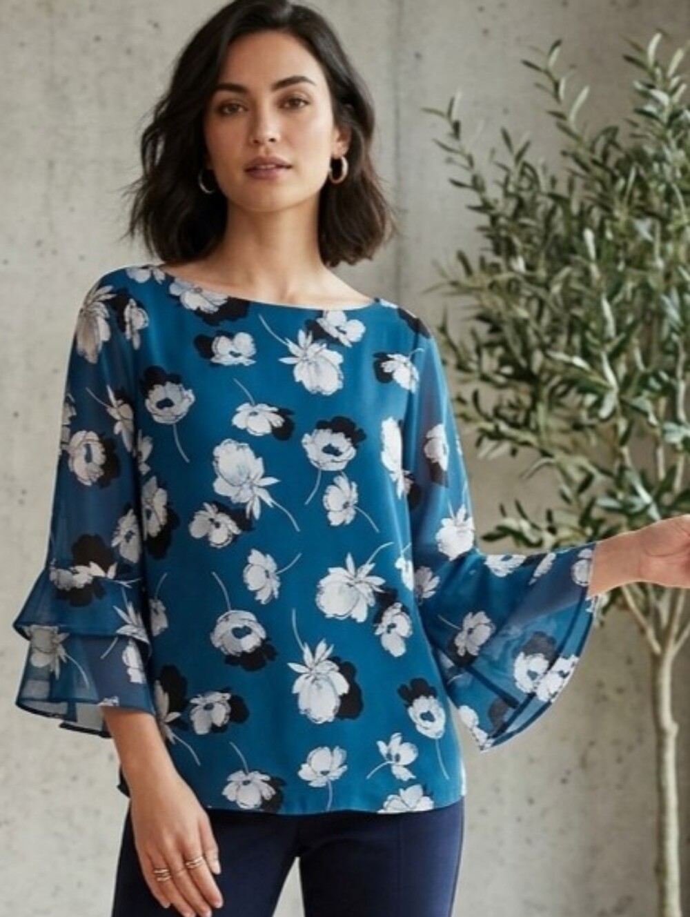 Roz & Ali Women’s XL Blue White Floral Blouse Double Layered Bell Sleeve Light